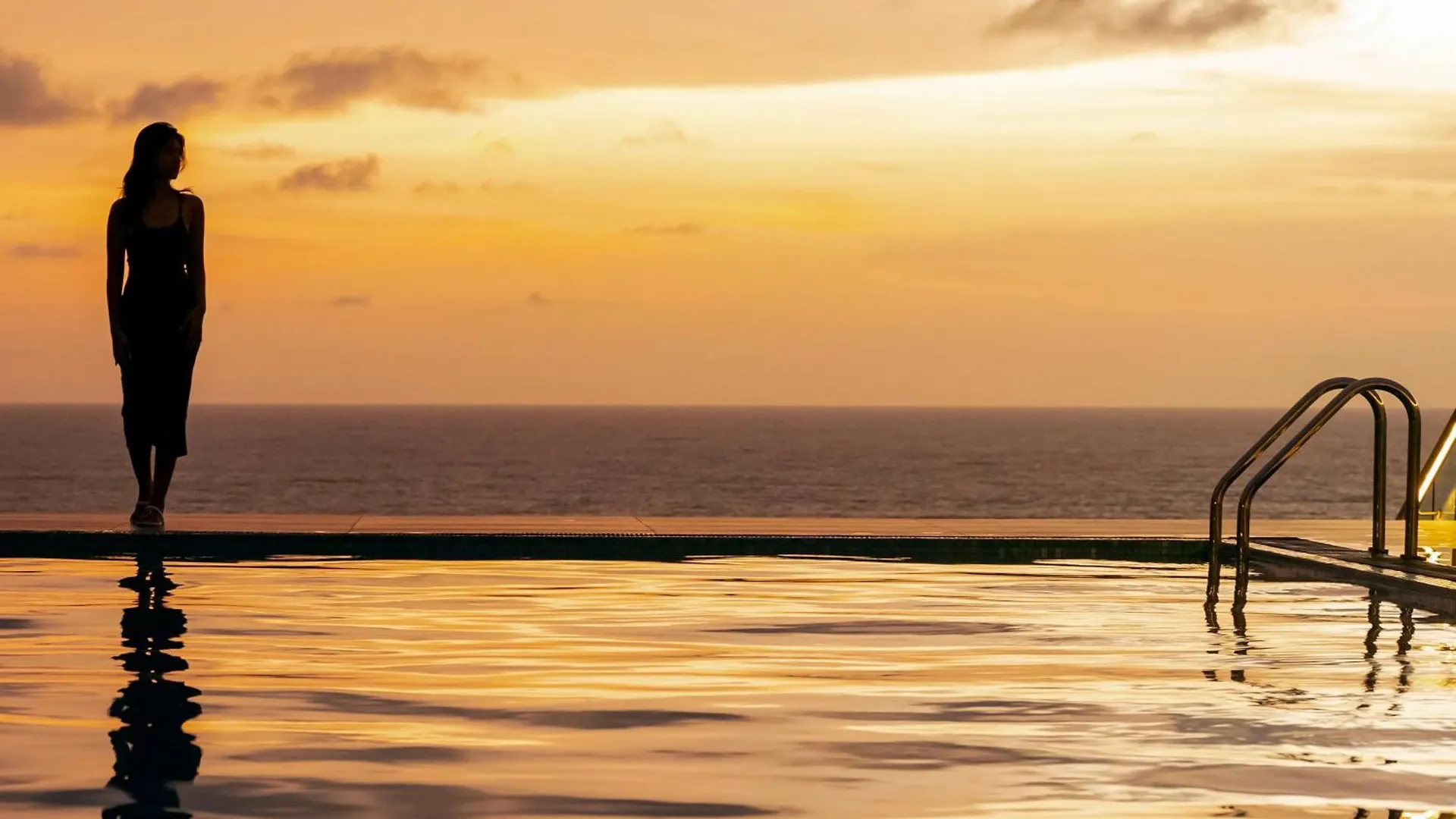 Corundum Breeze Negombo Hotel