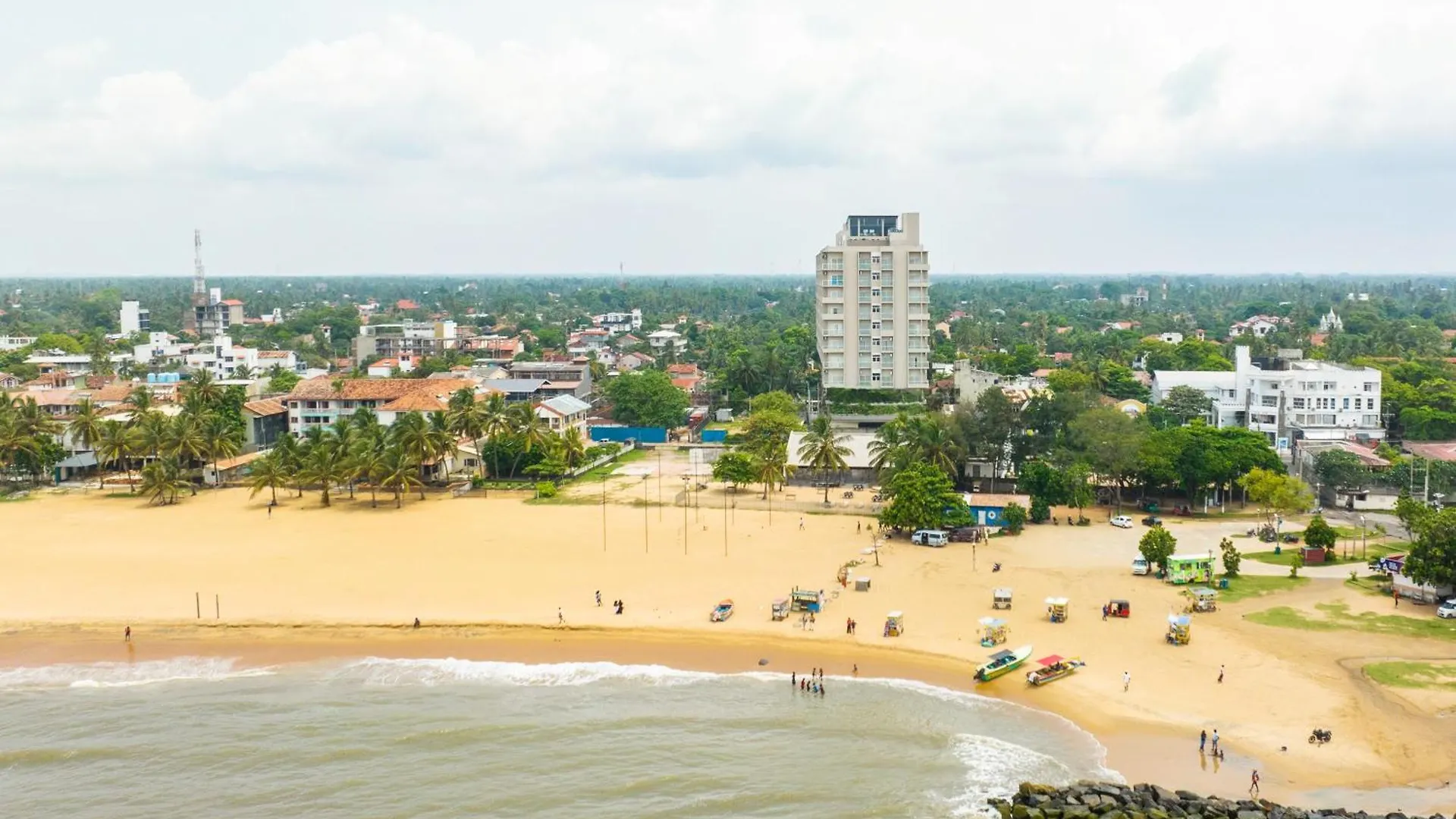 Corundum Breeze Negombo Hotel