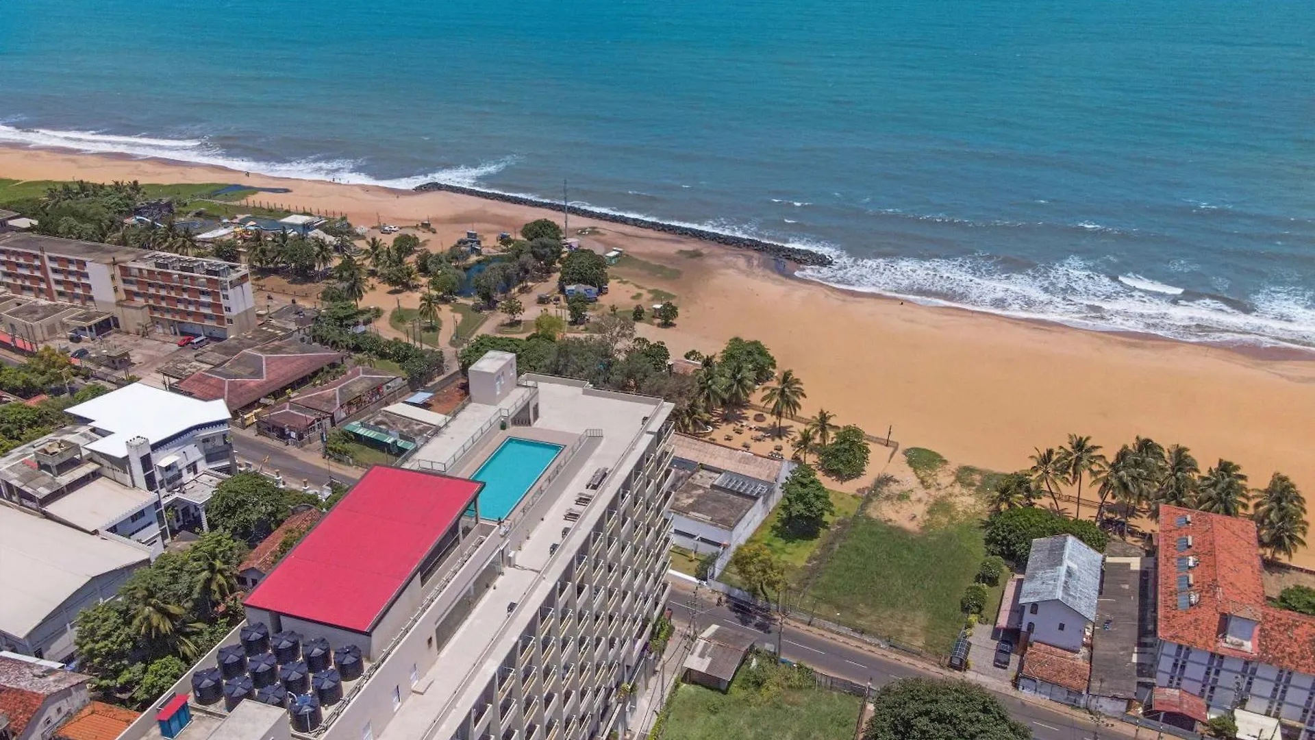 Corundum Breeze Negombo Hotel